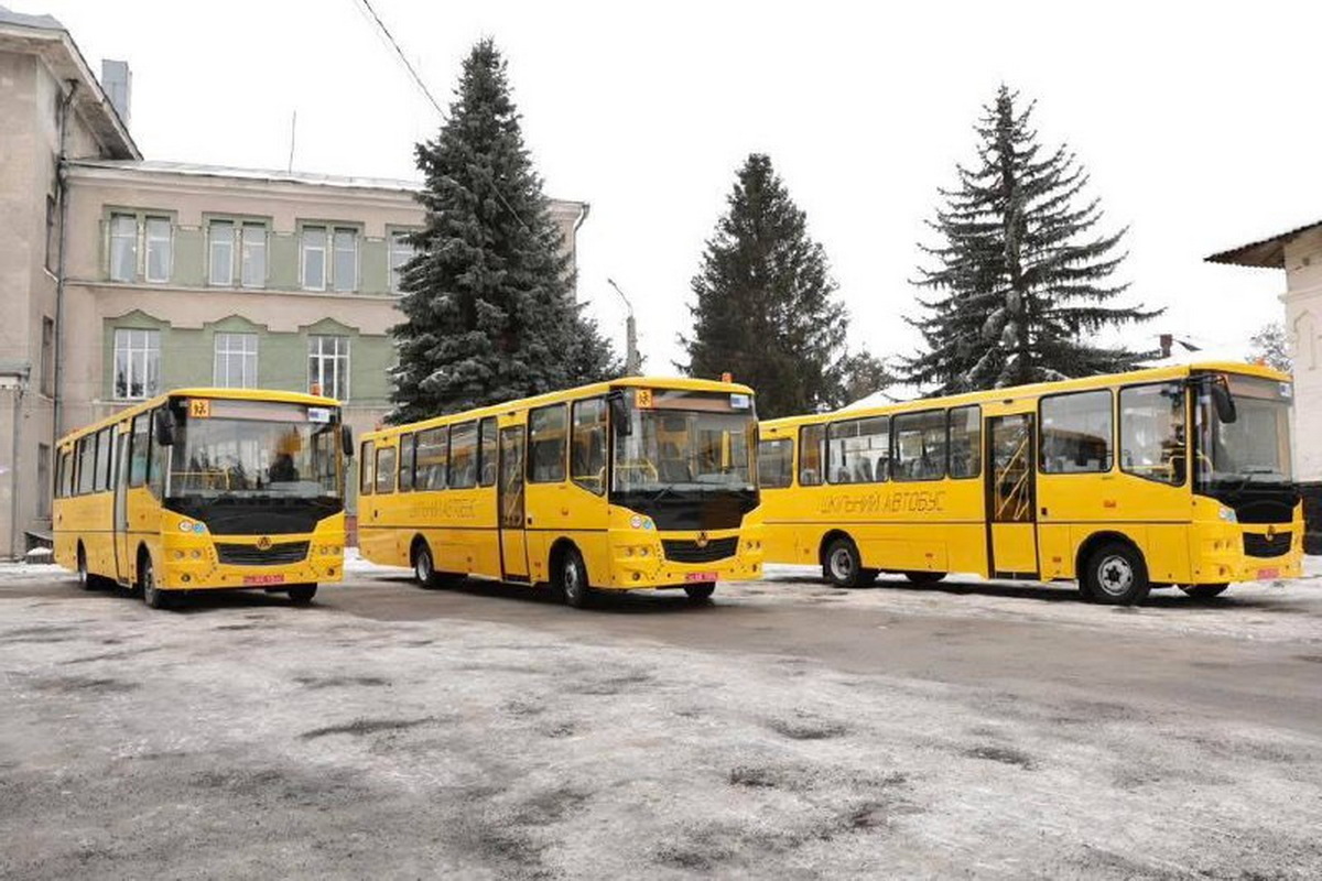 Нові шкільні автобуси отримали громади на Вінниччині