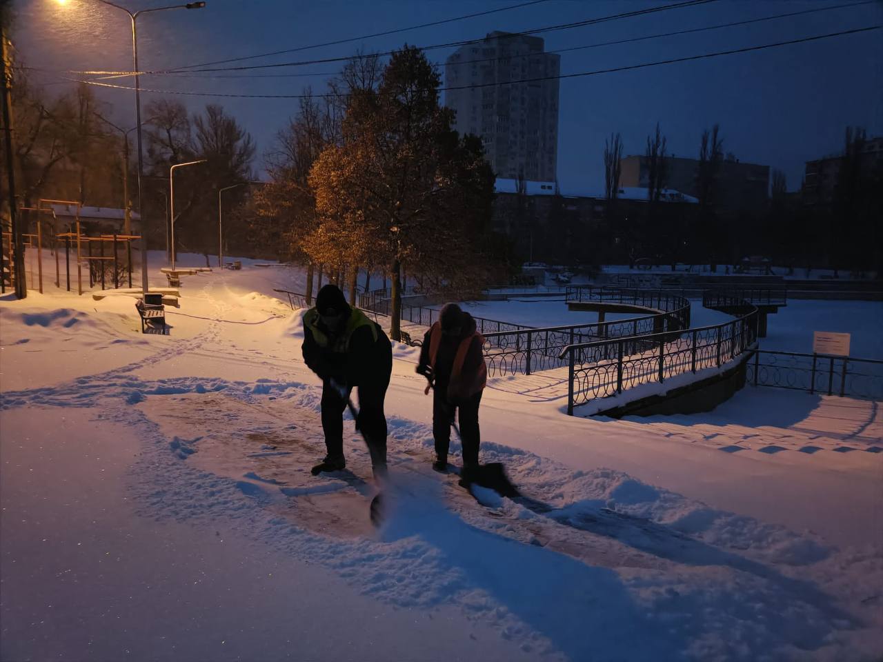 Сніг у столиці: 258 одиниць спецтехніки «Київавтодору» з ночі працюють на вулицях міста