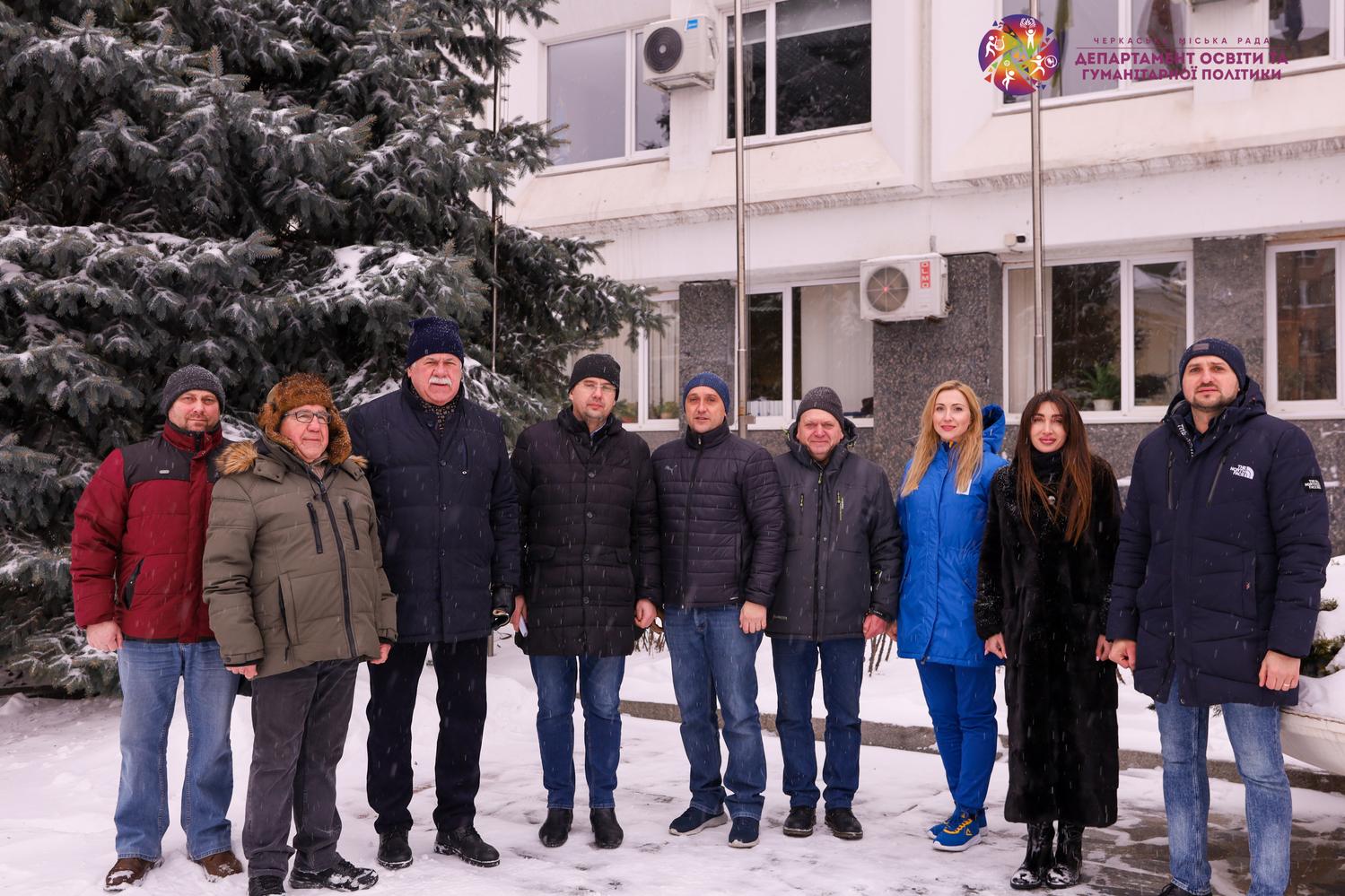 У Черкасах підняли олімпійський прапор на підтримку спортсменів - фото 2