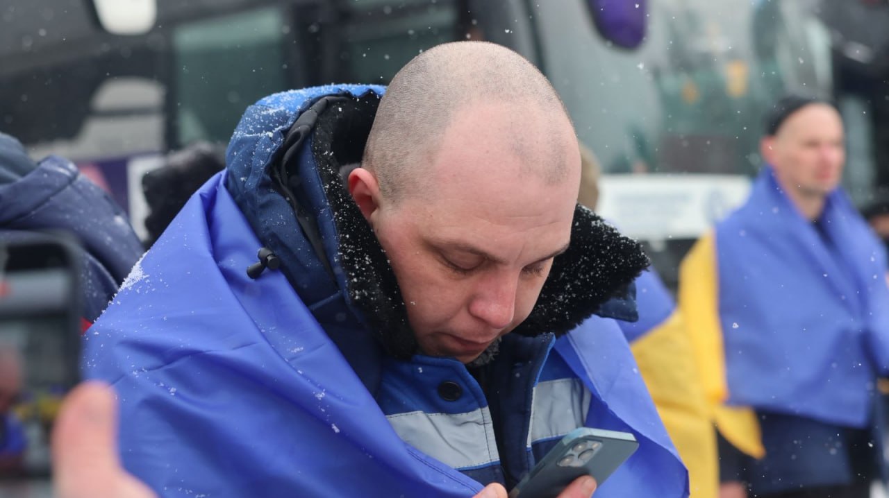 Україна повернула з полону 157 людей: 150 військових та 7 цивільних українців - фото 8