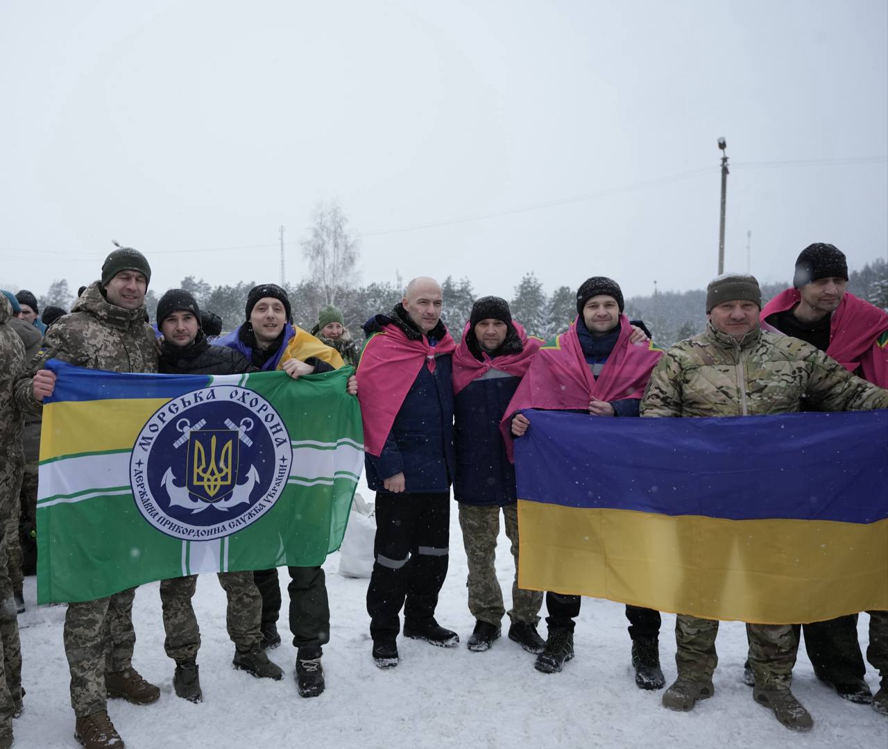Україна повернула з полону 157 людей: 150 військових та 7 цивільних українців - фото 17