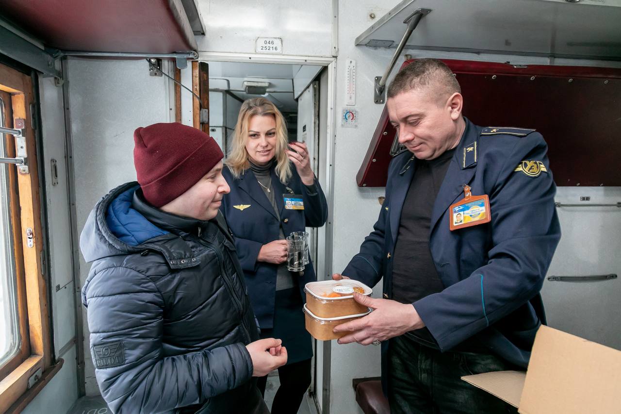 На Дарниці працюють «Вагони незламності» - фото 2
