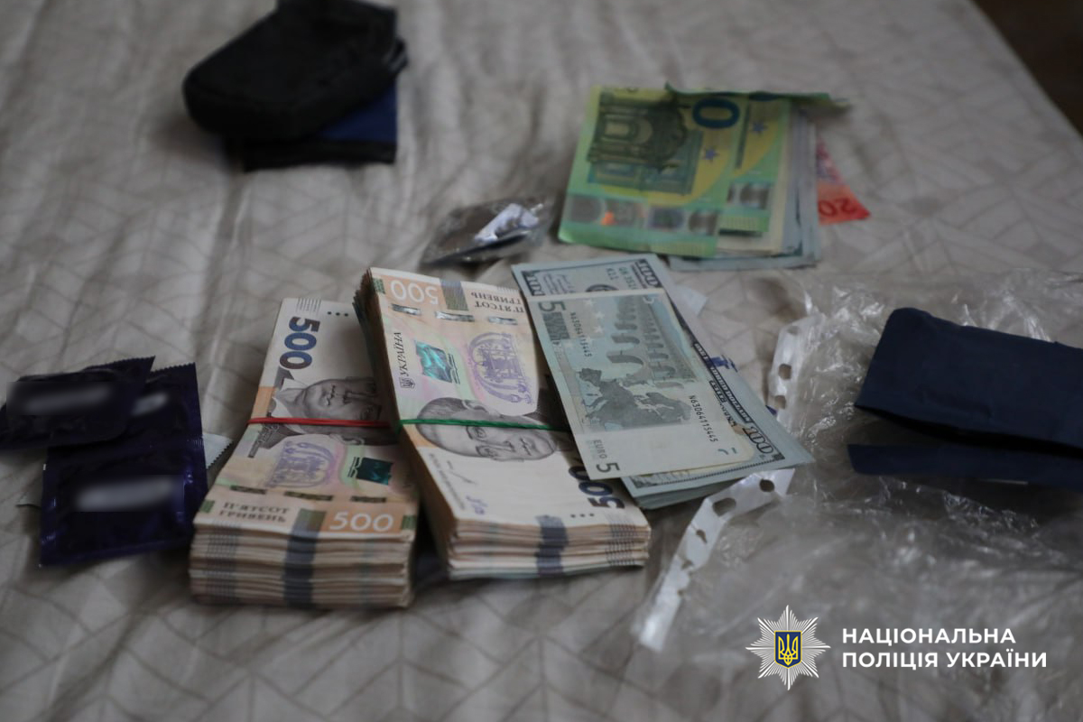 Торговців наркотиками з мільйонними оборудками викрили на Черкащині: у них вилучили арсенал зброї