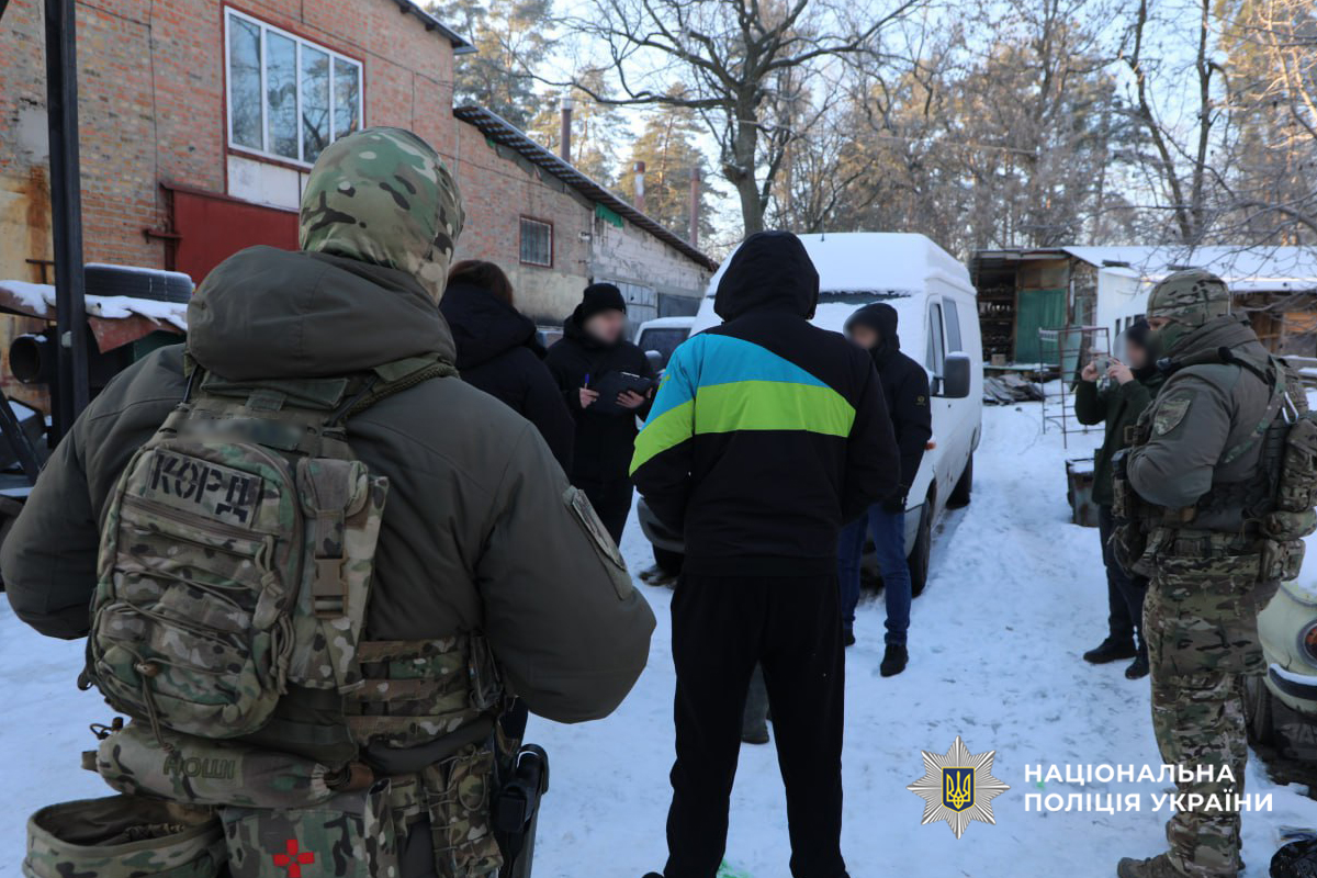 Торговців наркотиками з мільйонними оборудками викрили на Черкащині: у них вилучили арсенал зброї - фото 6