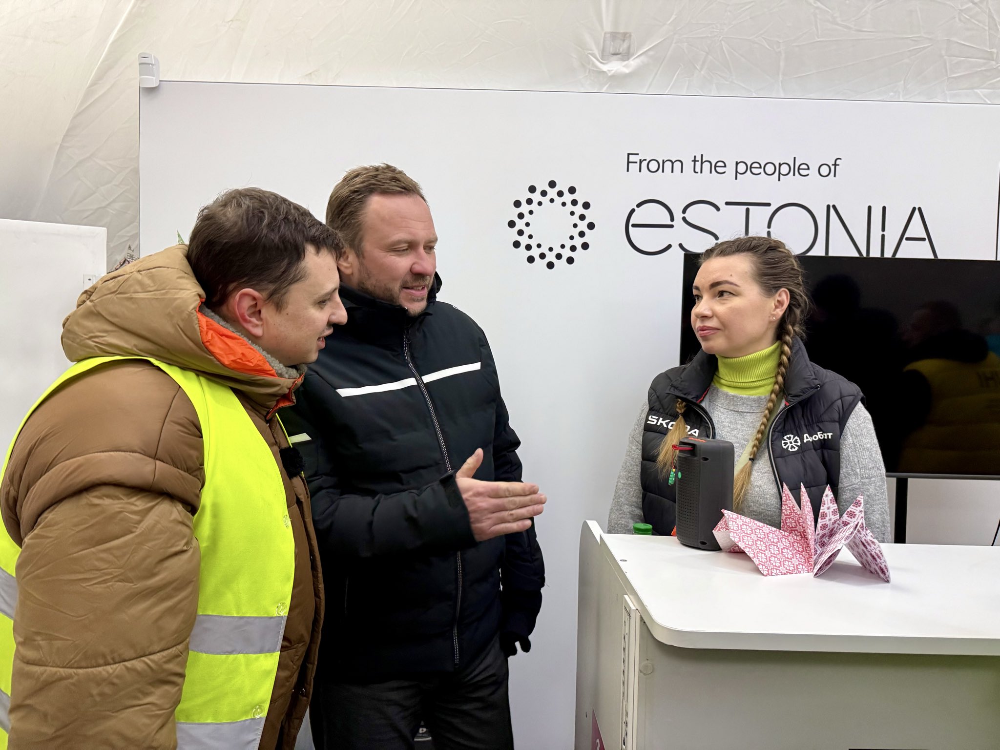 Міністр закордонних справ Естонії відкрив у Києві пункт «Непереможність»