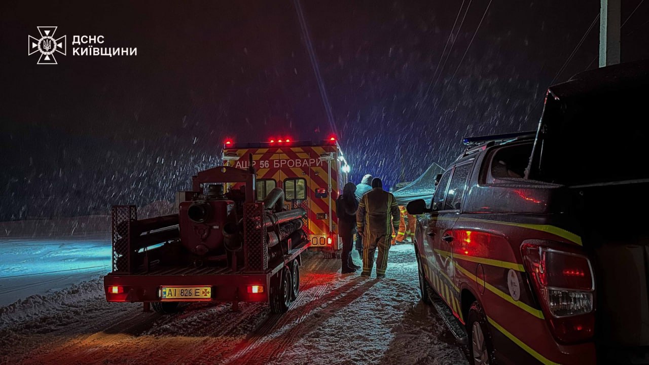 Склади «Рошен» горять на Київщині внаслідок обстрілу - фото 3