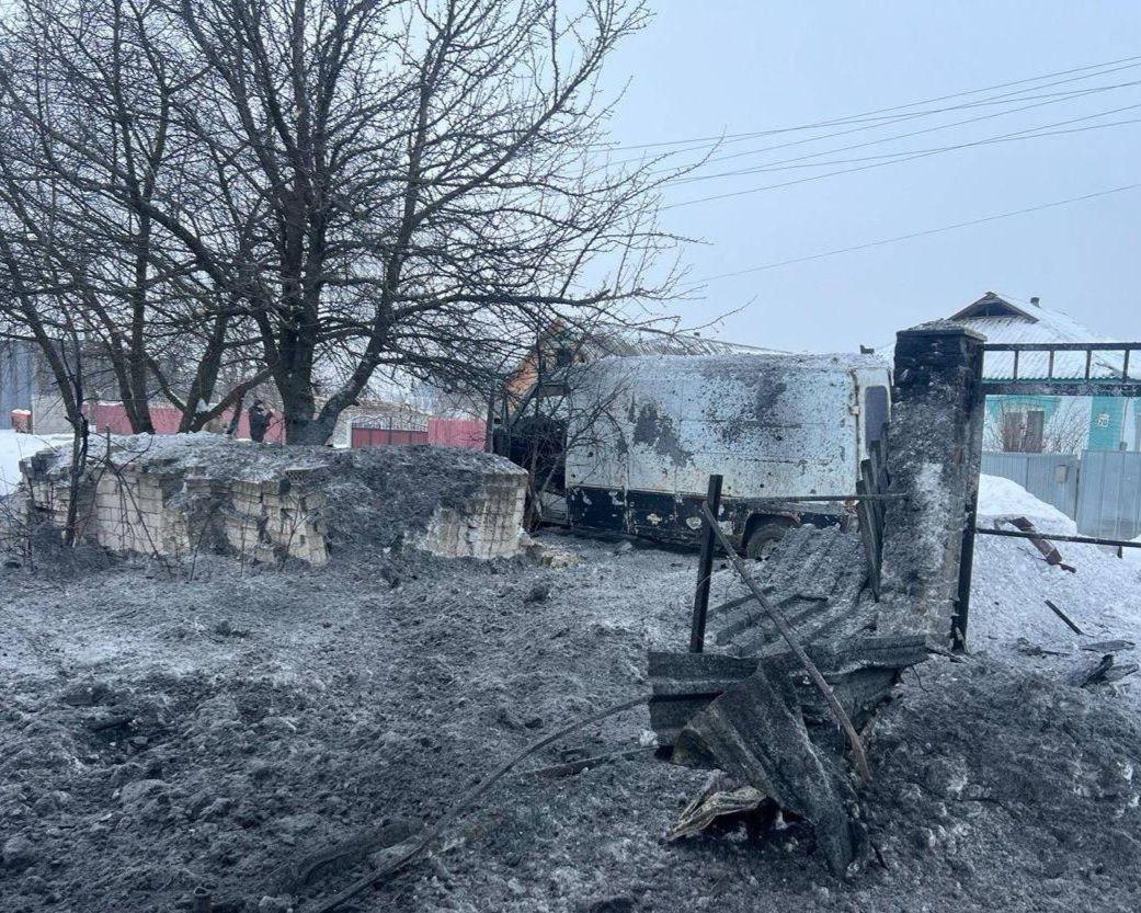 Уламки дрона пошкодили будинки і знищили автомобілі в Уманському районі