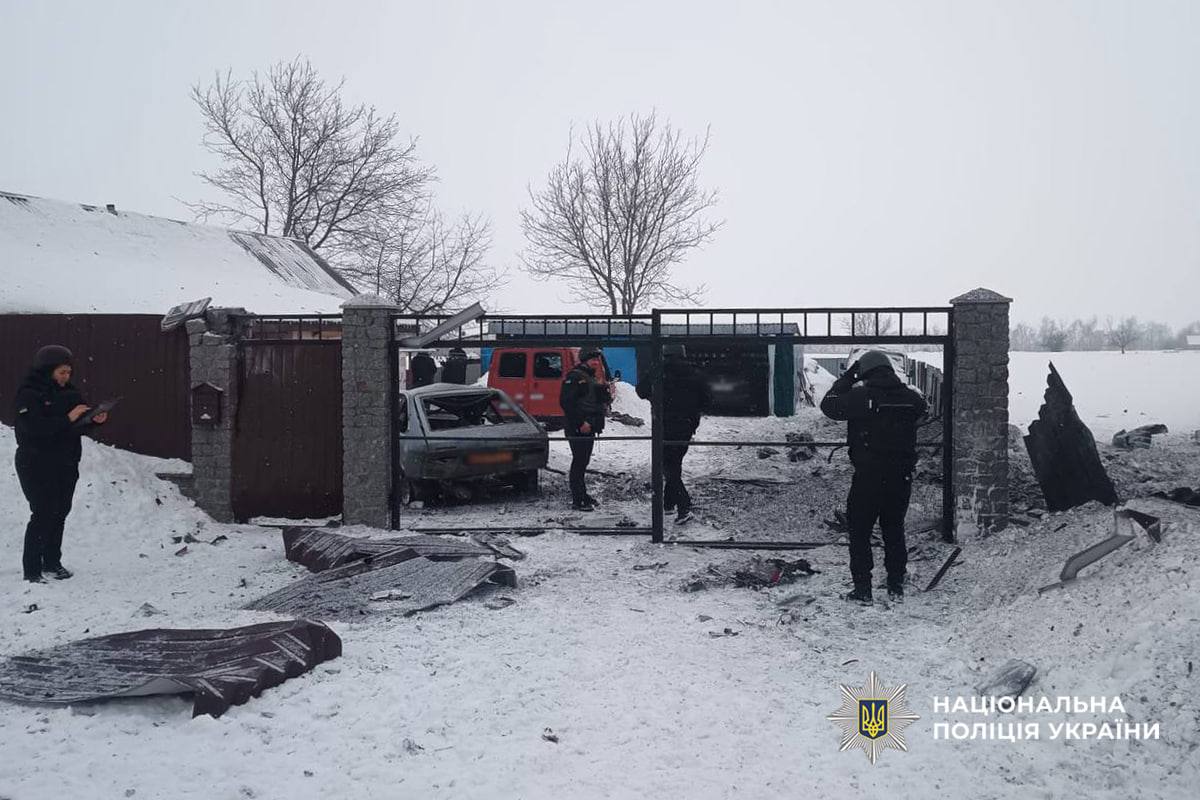 Поліція фіксує наслідки російського обстрілу на Уманщині - фото 3