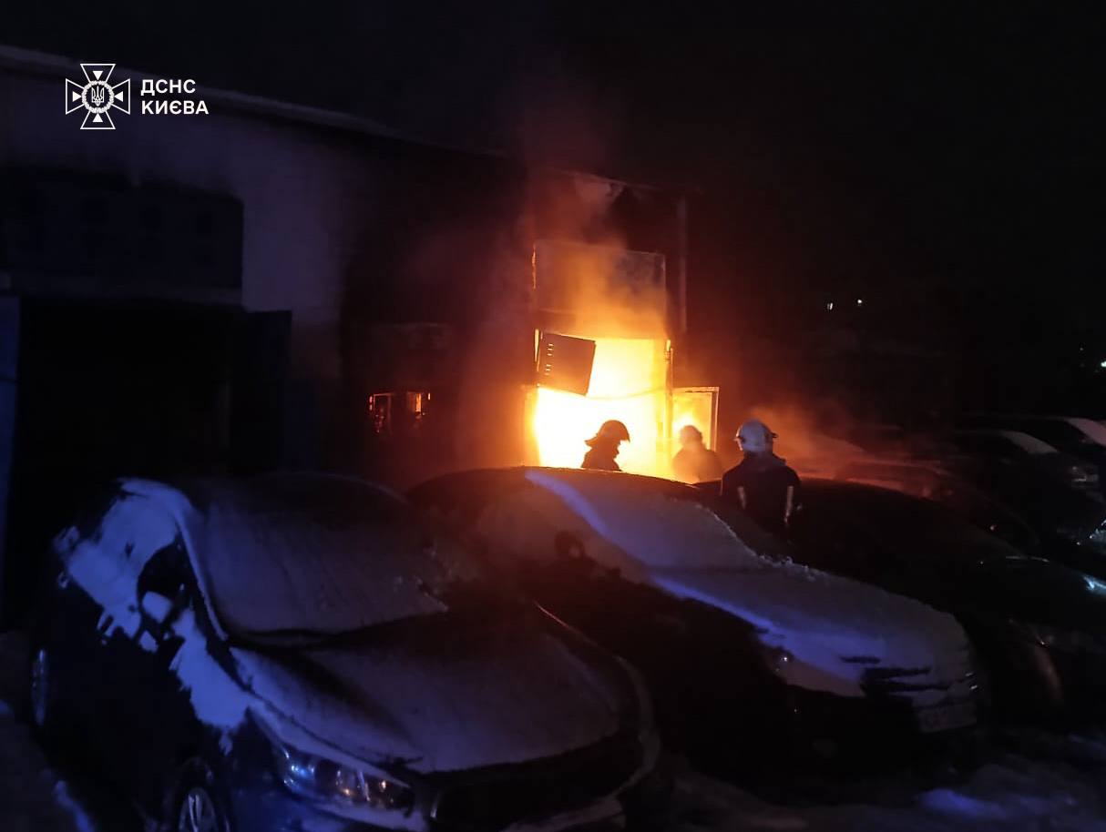 На Оболоні горіла трансформаторна підстанція