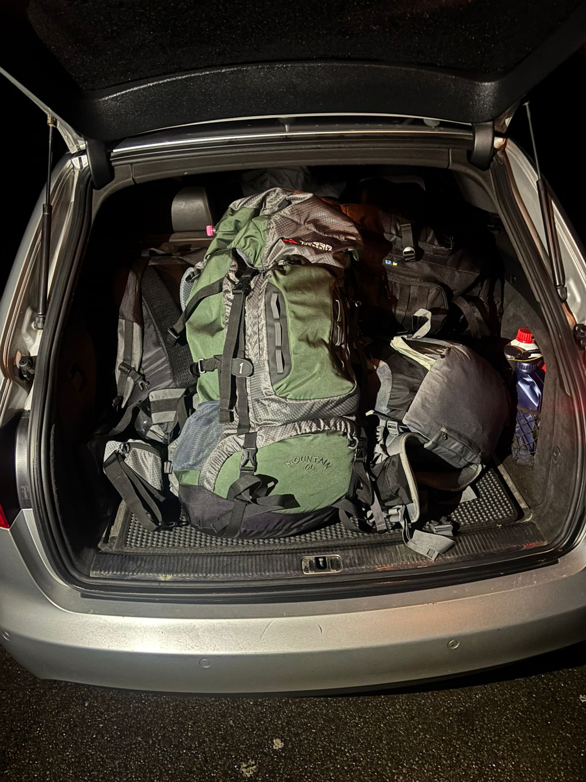 На «VIP таксі» за пів мільйона віз до Румунії чоловіків житель Вінниччини