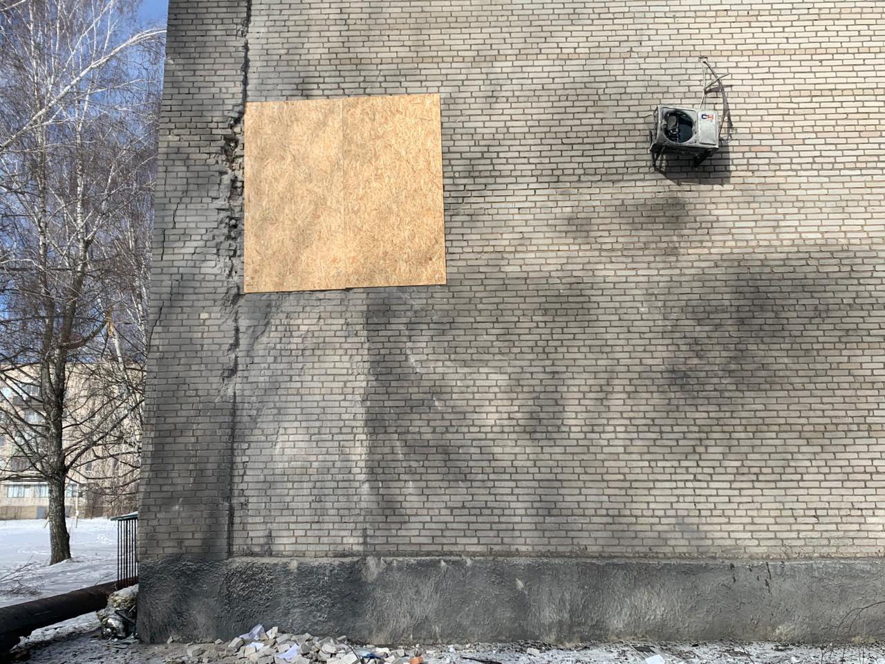 Понад сотня вибитих вікон: у Ладижині ліквідовують наслідки російської атаки - фото 2