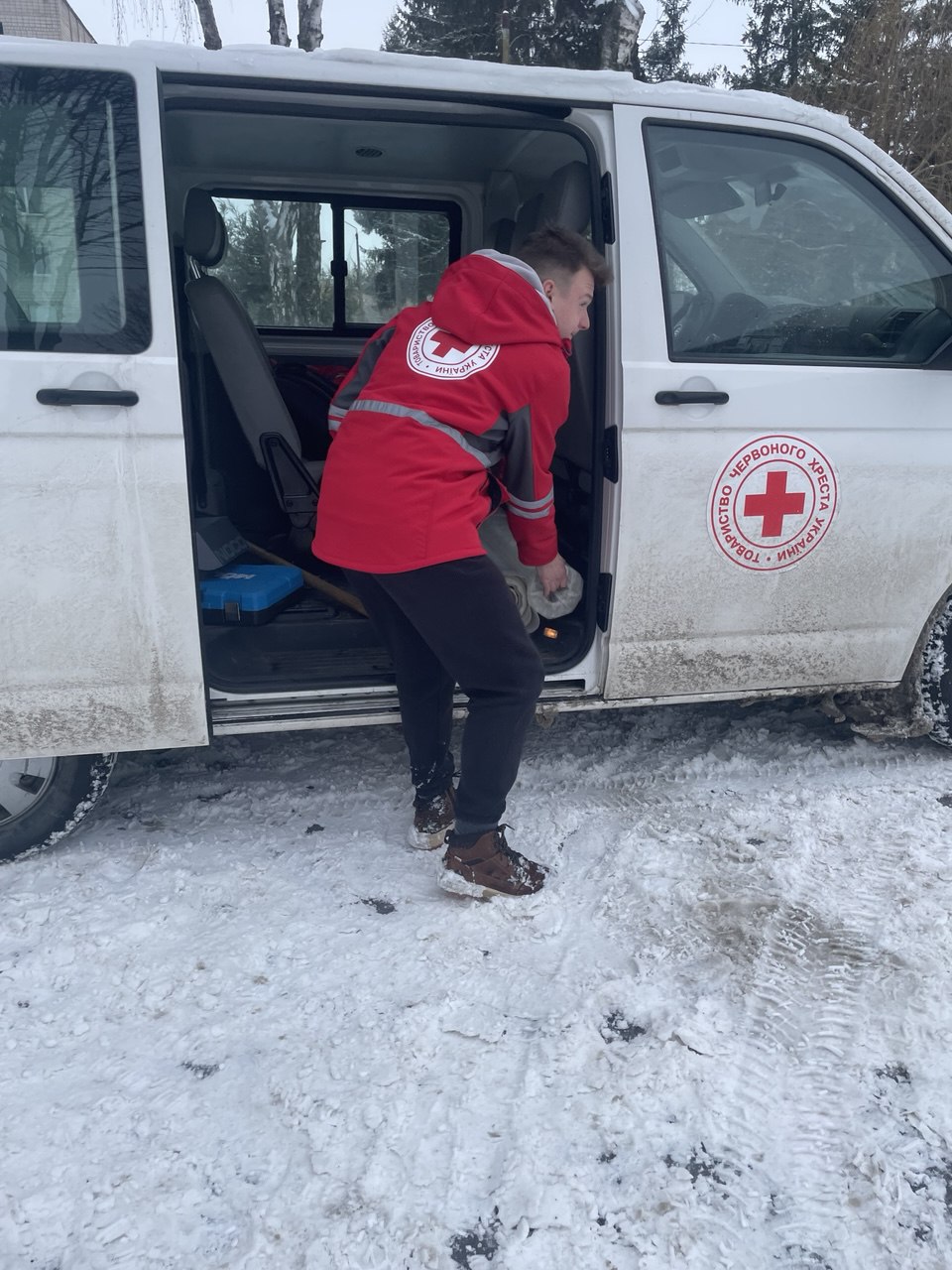 Понад сотня вибитих вікон: у Ладижині ліквідовують наслідки російської атаки - фото 6