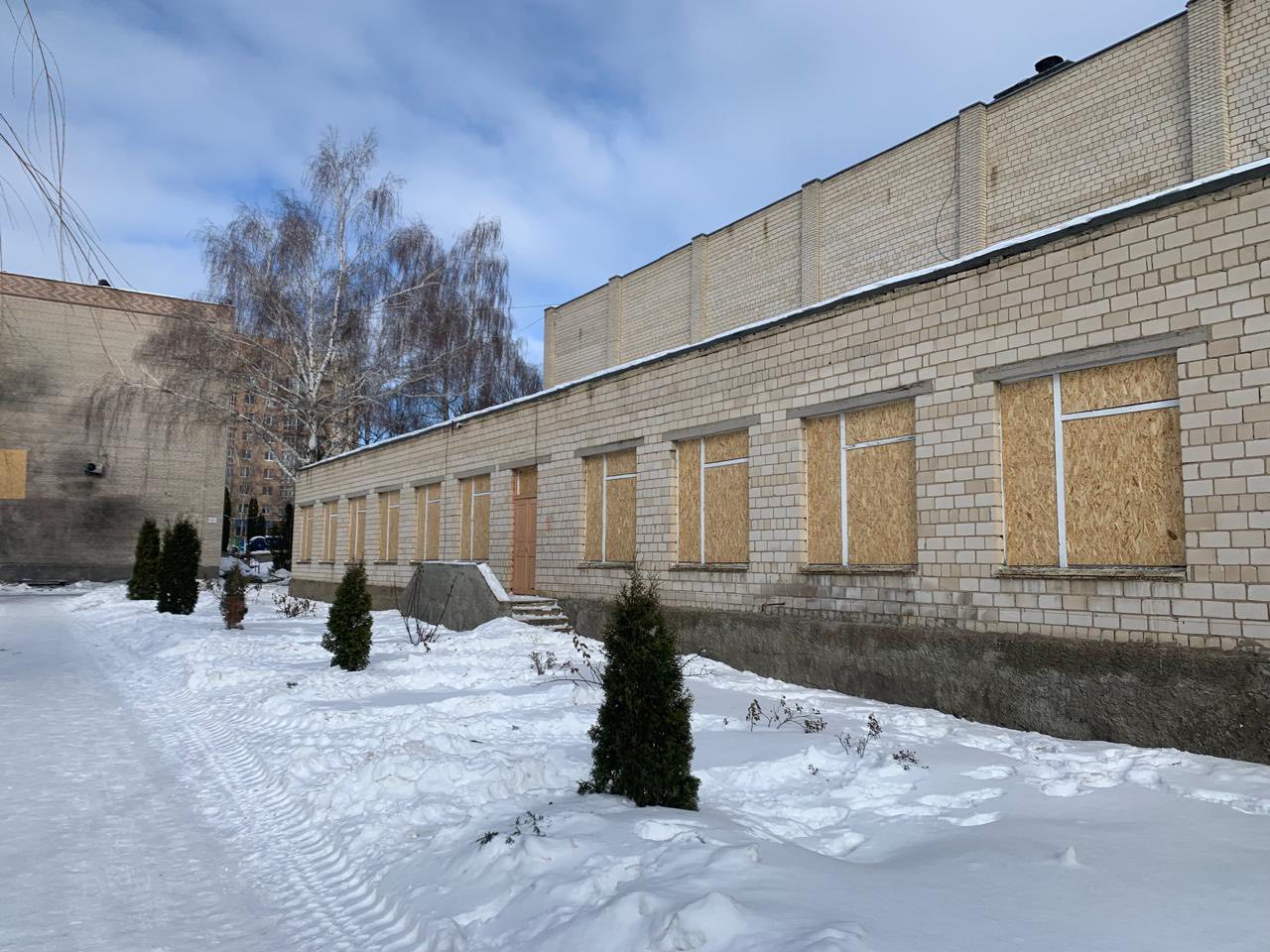 Понад сотня вибитих вікон: у Ладижині ліквідовують наслідки російської атаки - фото 2