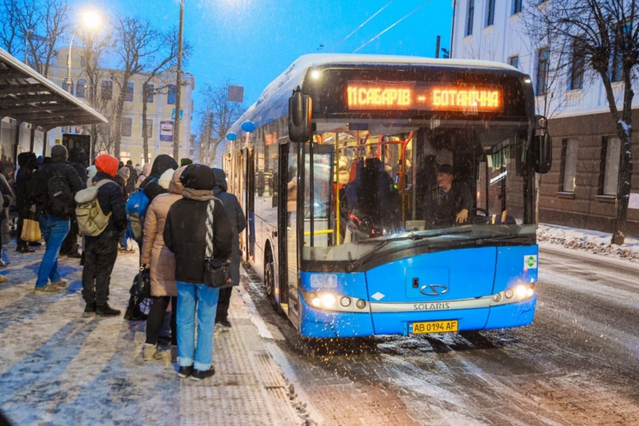 На трьох маршрутах Вінниці тепер курсують нові газові автобуси