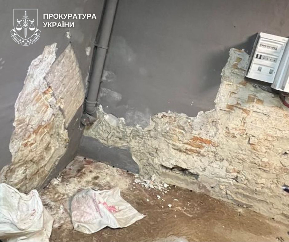 Посадовці розтратили 666 тис грн на реконструкції келії Флорівського монастиря у Києві