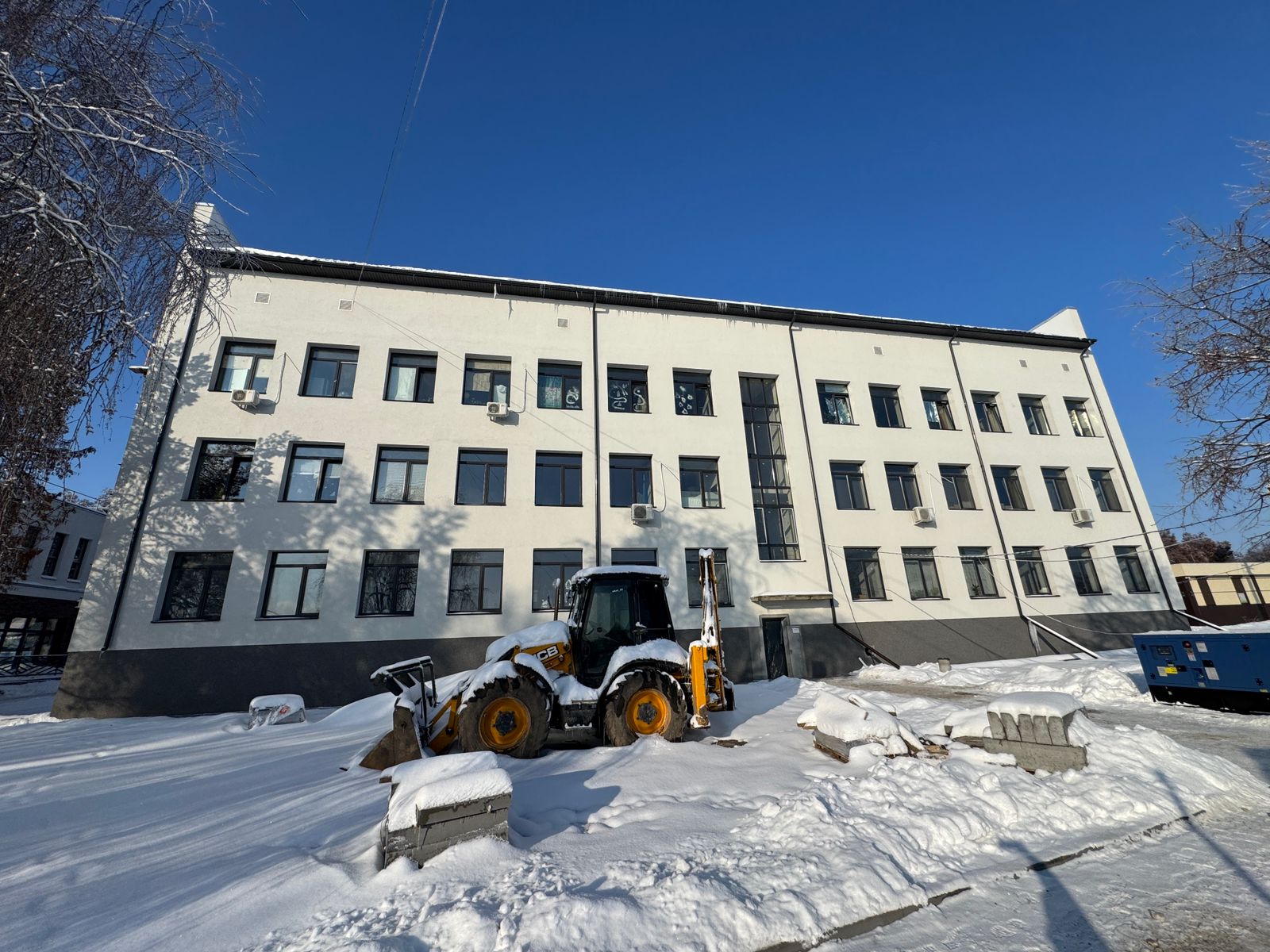 Відбудова Бородянки: тривають ремонтні роботи у житлових будинках та адмінбудівлі - фото 2