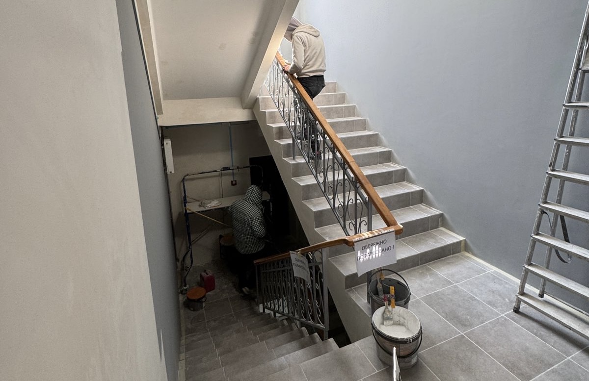 Відбудова Бородянки: тривають ремонтні роботи у житлових будинках та адмінбудівлі