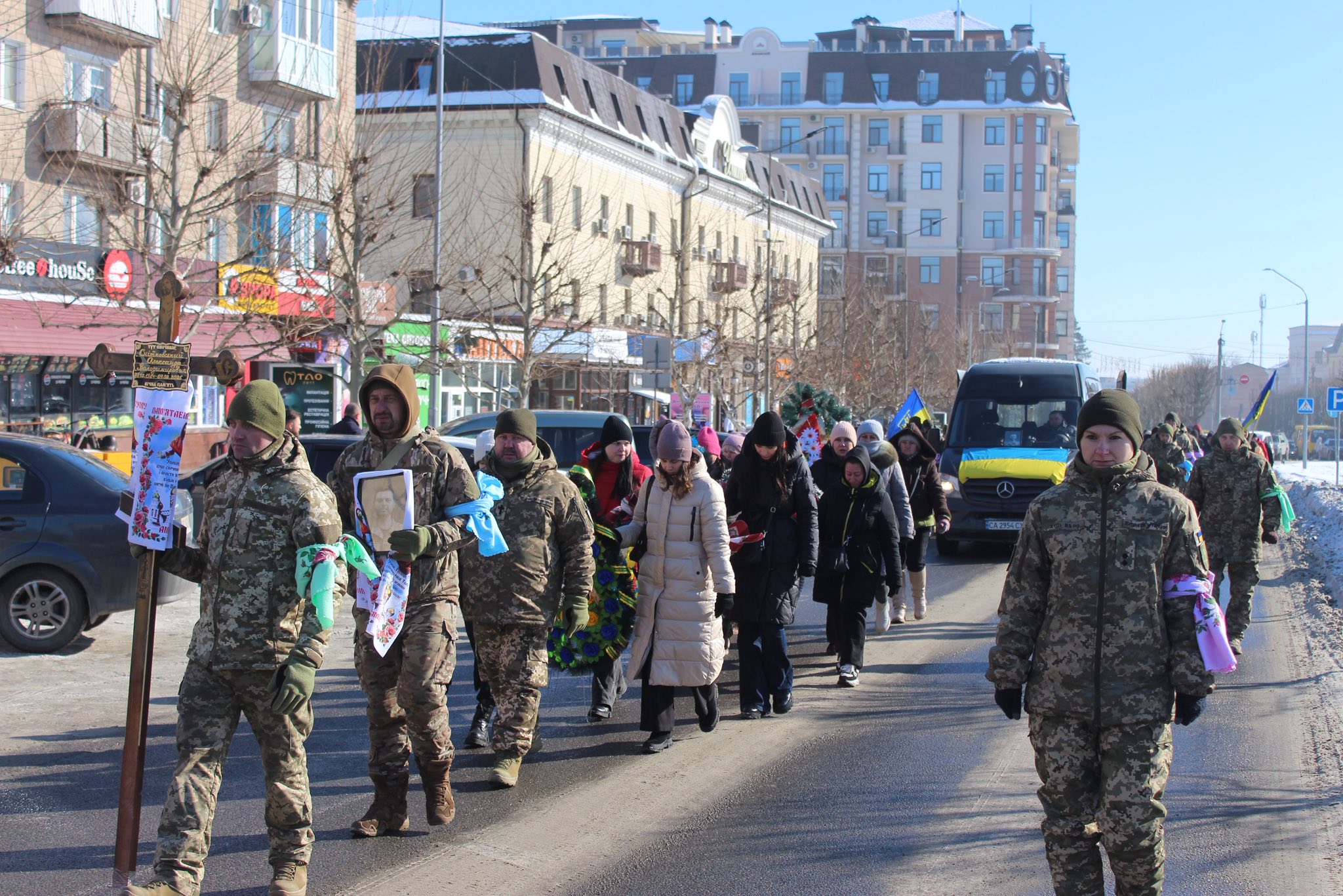 В Умані попрощалися із снайпером, який загинув на війні - фото 2