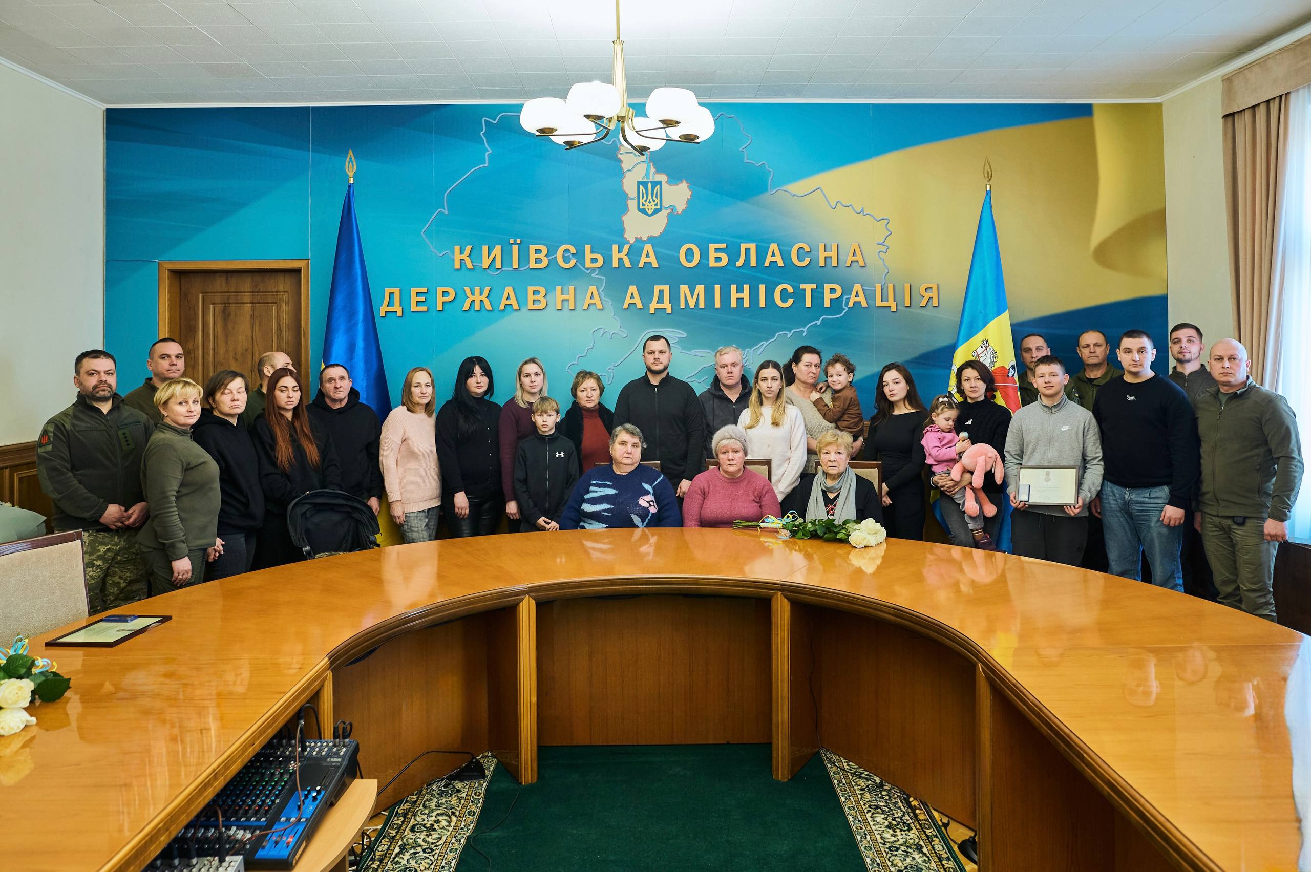На Київщині родинам загиблих захисників неба вручили державні нагороди - фото 5