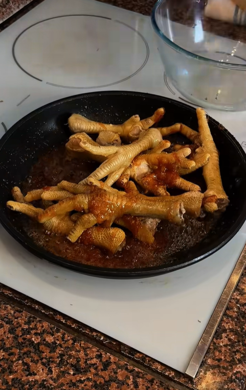 Клопотенко здивував новим рецептом: курячі ніжки в солодкій карамелі - фото 3