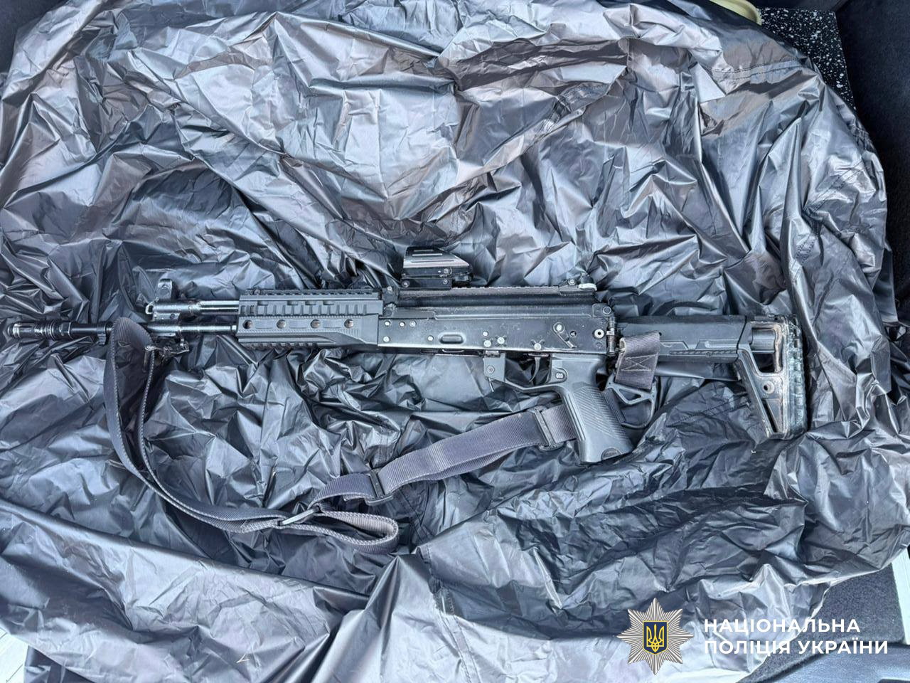 Затримали чоловіка на Вінниччині, який продавав російські автомати