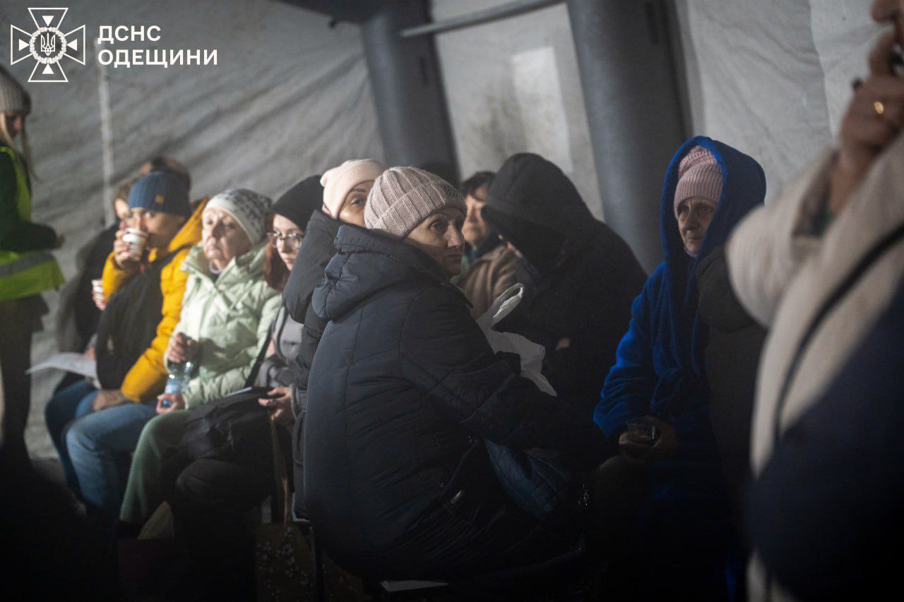 Обстріл Одеси: 300 тисяч людей залишилися без води, 200 будинків – без тепла - фото 4