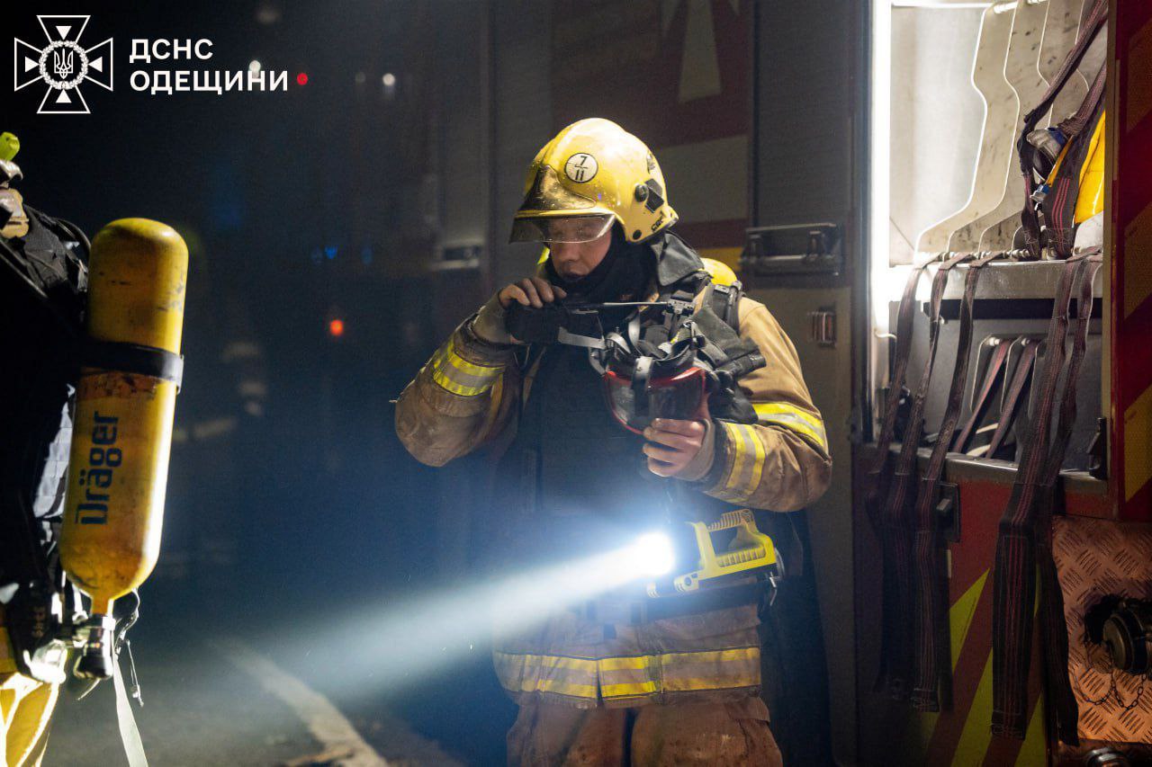 Обстріл Одеси: 300 тисяч людей залишилися без води, 200 будинків – без тепла - фото 6