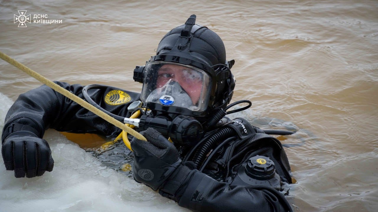 На Київщині вже тиждень тривають пошукові роботи на водоймі, де втопився джип - фото 4