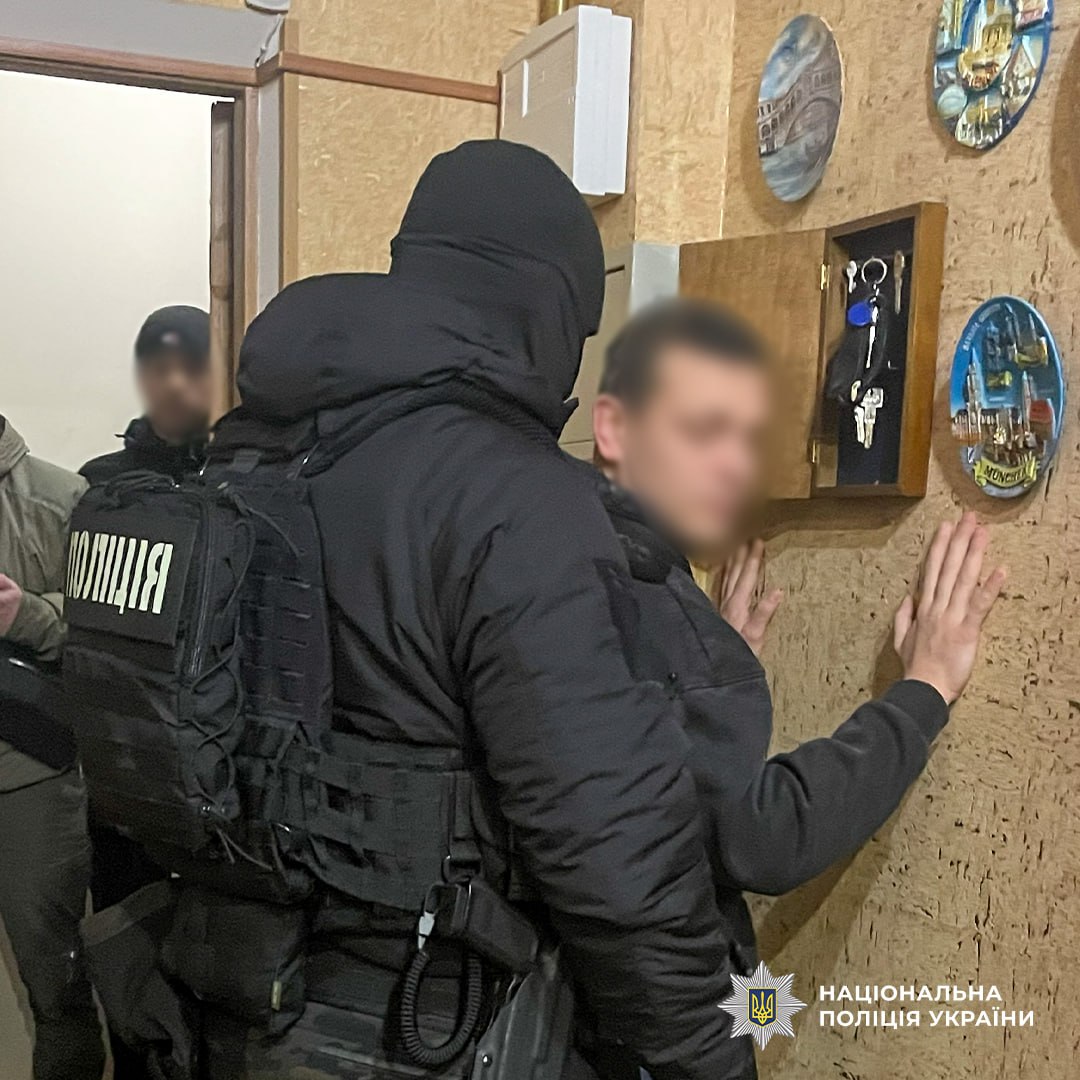 Нацполіція та СБУ знешкодили міжнародний канал збуту кокаїну у Києві та області - фото 6