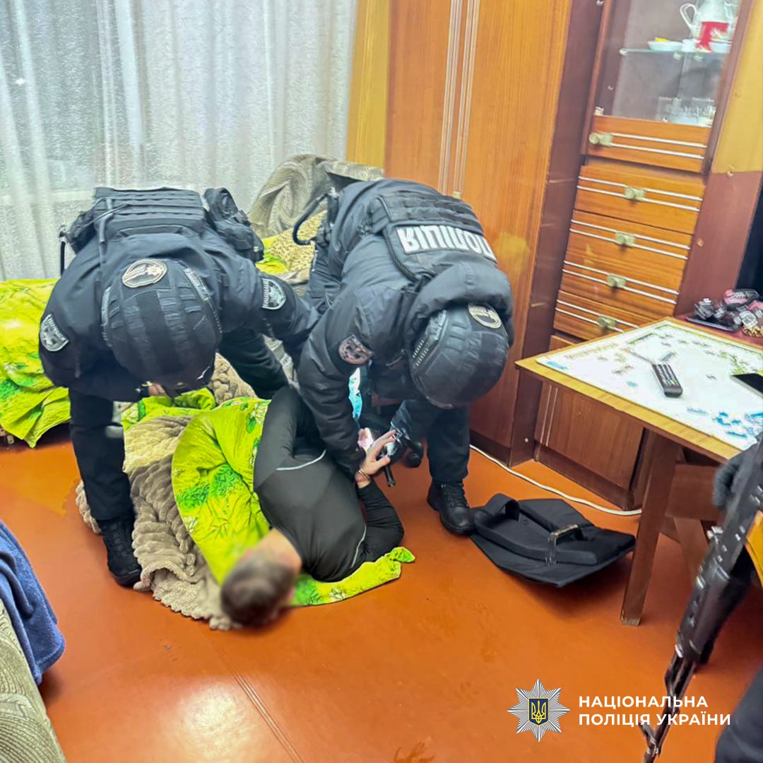 Нацполіція та СБУ знешкодили міжнародний канал збуту кокаїну у Києві та області - фото 5