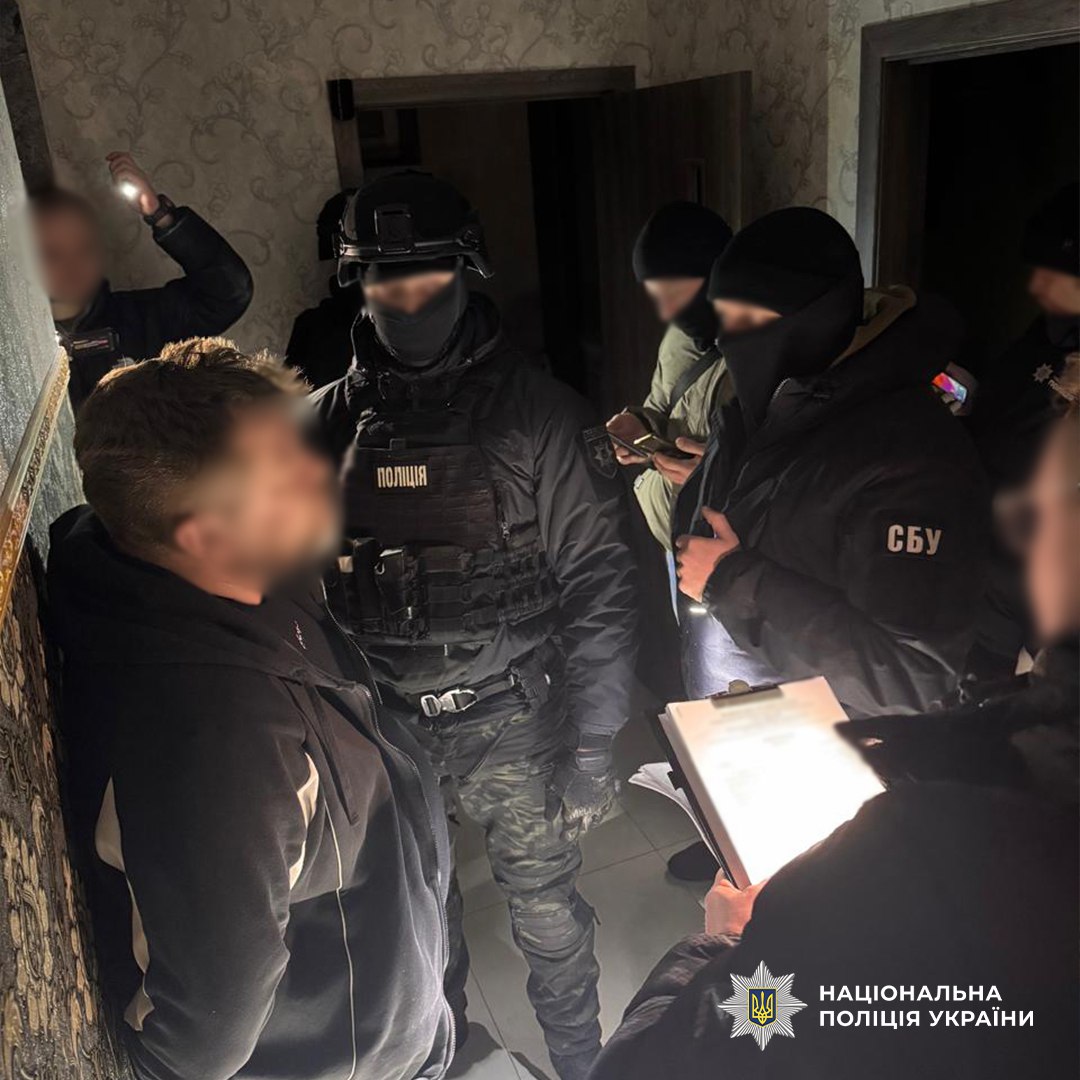 Нацполіція та СБУ знешкодили міжнародний канал збуту кокаїну у Києві та області