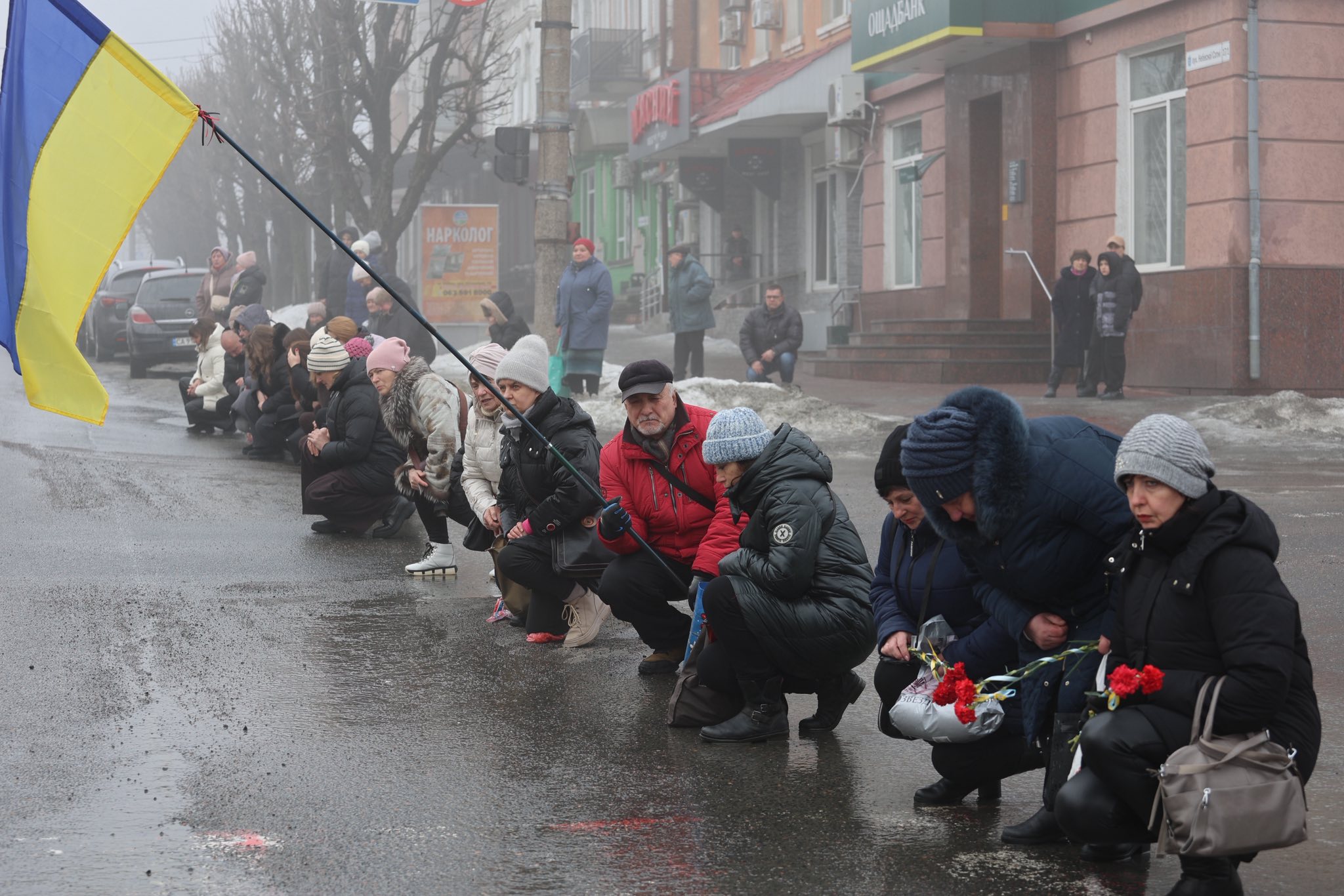 Умань прощалася із солдатом Миколою Омельчуком. Фото - фото 4