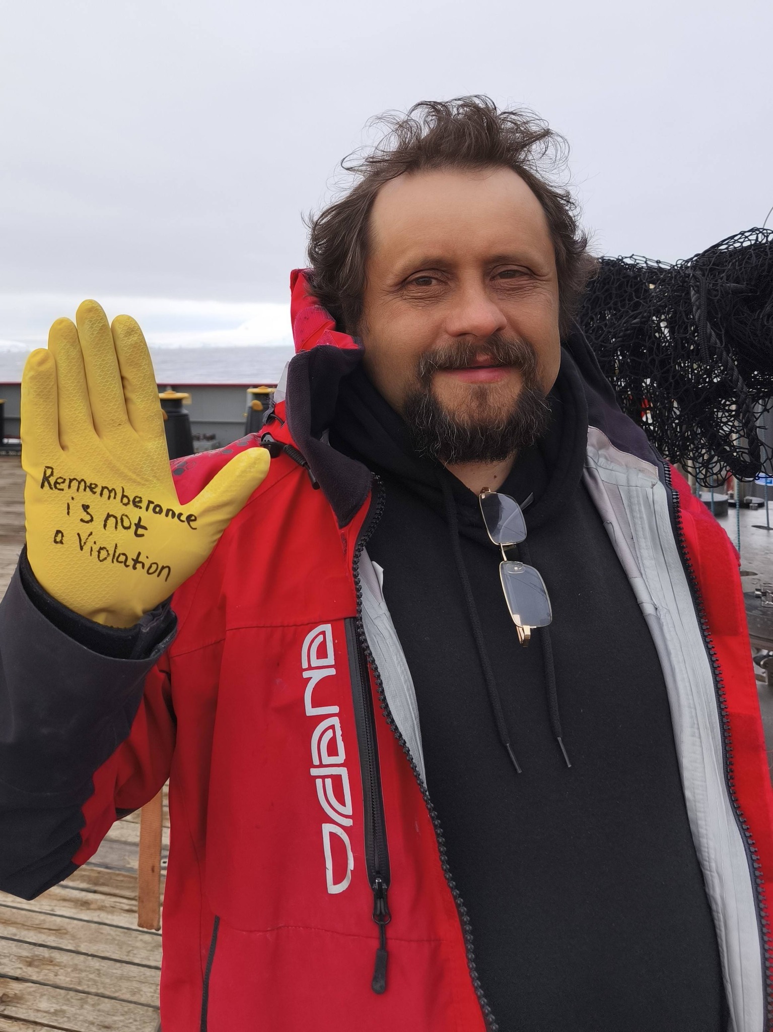 Полярники й полярниці підтримали скелетоніста Владислава Гераскевича