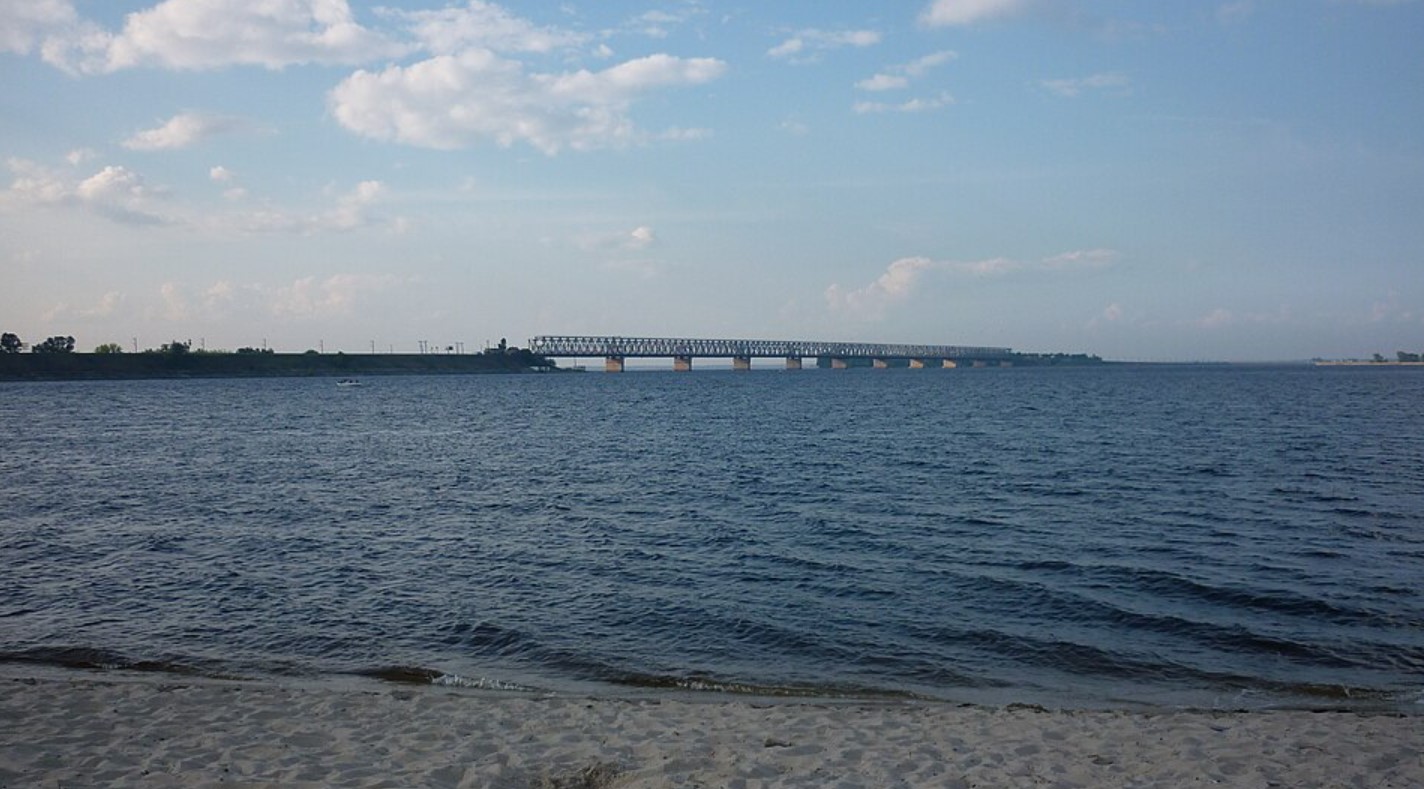 Міст через «Черкаське море»: які факти і міфи має найбільша дамба України