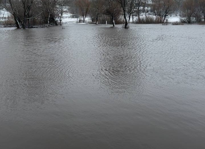 Річка вийшла з берегів на Черкащині і затопила міст між двома областями