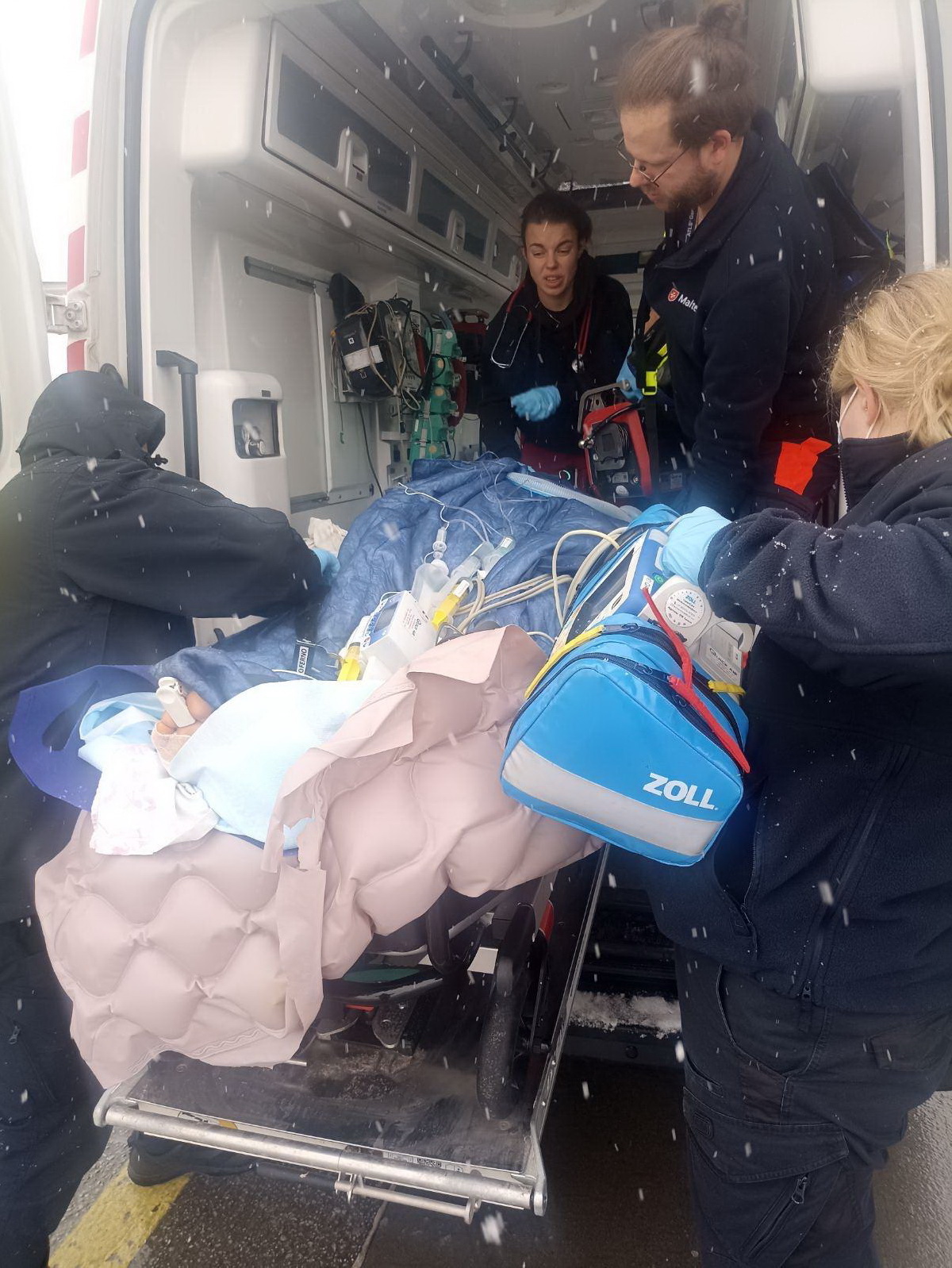 Пацієнта з важкими опіками транспортували з Вінниці до польської клініки - фото 3