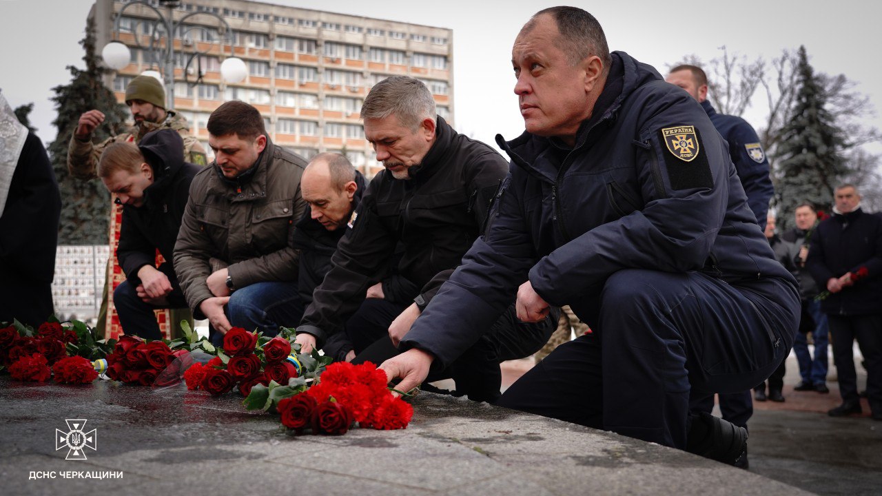 У Черкасах вшанували пам’ять загиблих під Дебальцевим - фото 7