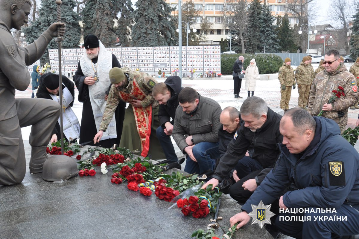 У Черкасах вшанували пам’ять загиблих під Дебальцевим - фото 3