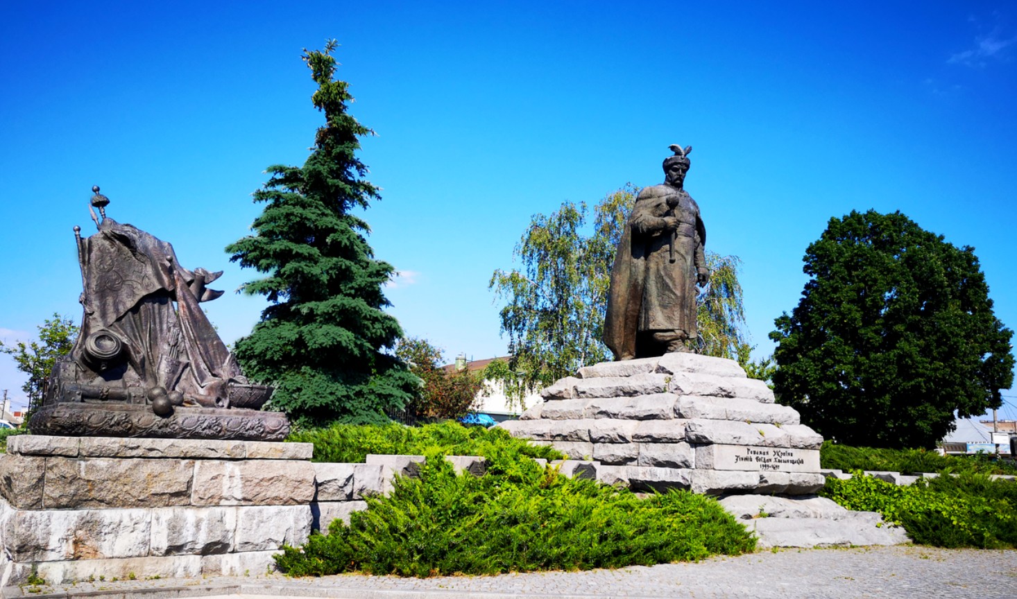 Замковий узвіз у Черкасах: місце, де зустрічаються епохи та закохані - фото 2