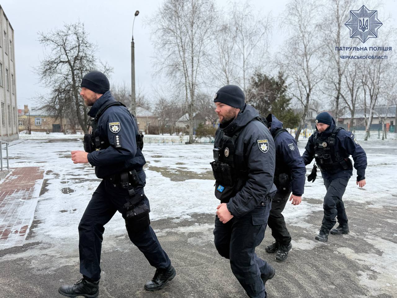 У Черкасах патрульні тренувалися відпрацьовувати дії під час надзвичайної ситуації в школі - фото 2