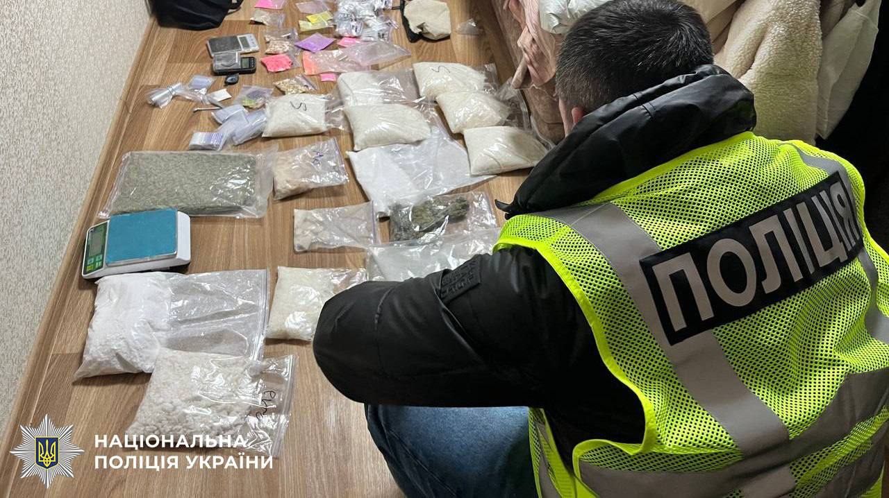 Поліцейські Києва викрили масштабну наркомережу: вилучено психотропів на понад 118 млн грн