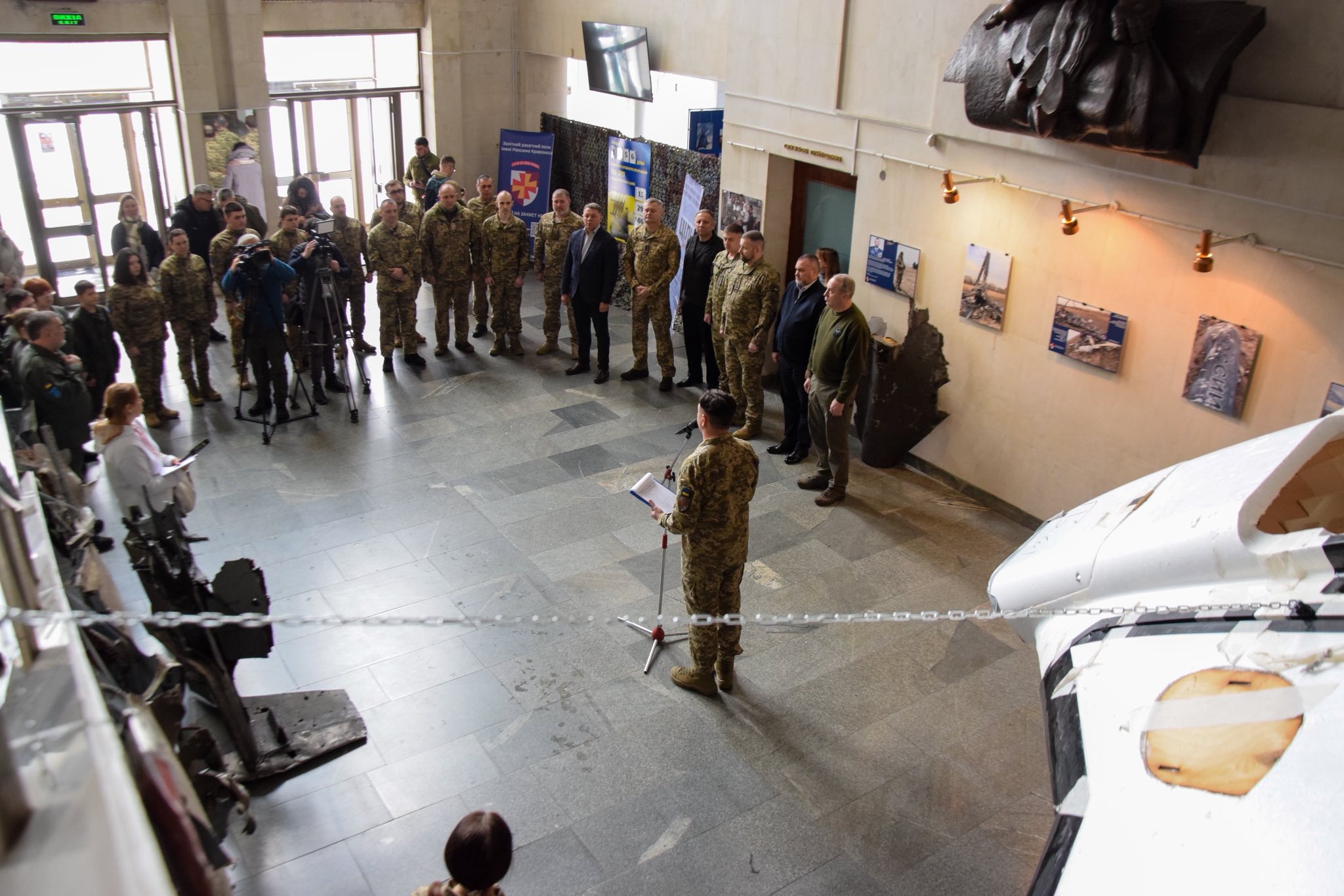 У Черкасах показали залишки збитих ракет, дронів і гелікоптерів. Фото - фото 3