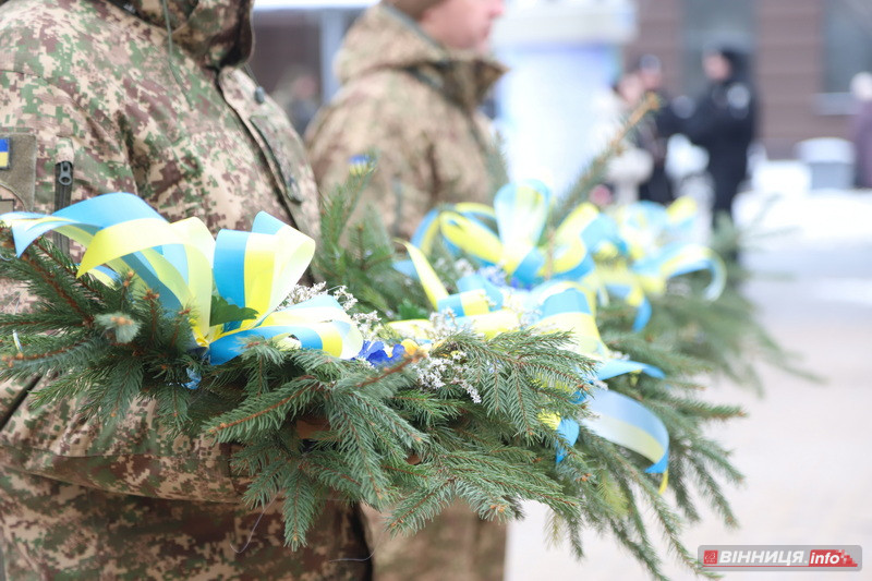 Пам’ять Героїв Небесної Сотні вшанували у Вінниці - фото 39