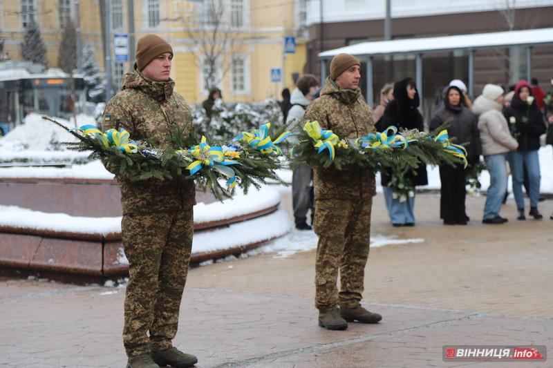 Пам’ять Героїв Небесної Сотні вшанували у Вінниці - фото 3