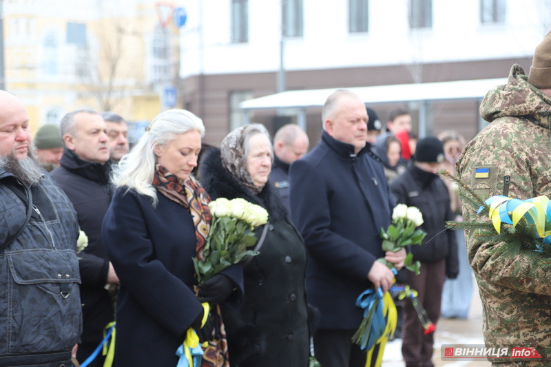 Пам’ять Героїв Небесної Сотні вшанували у Вінниці - фото 8
