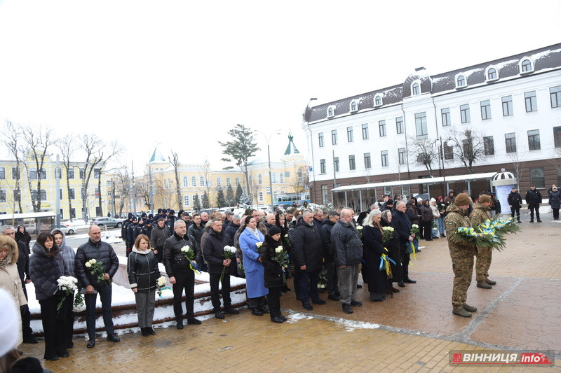 Пам’ять Героїв Небесної Сотні вшанували у Вінниці - фото 7