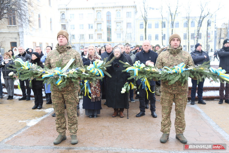 Пам’ять Героїв Небесної Сотні вшанували у Вінниці - фото 53