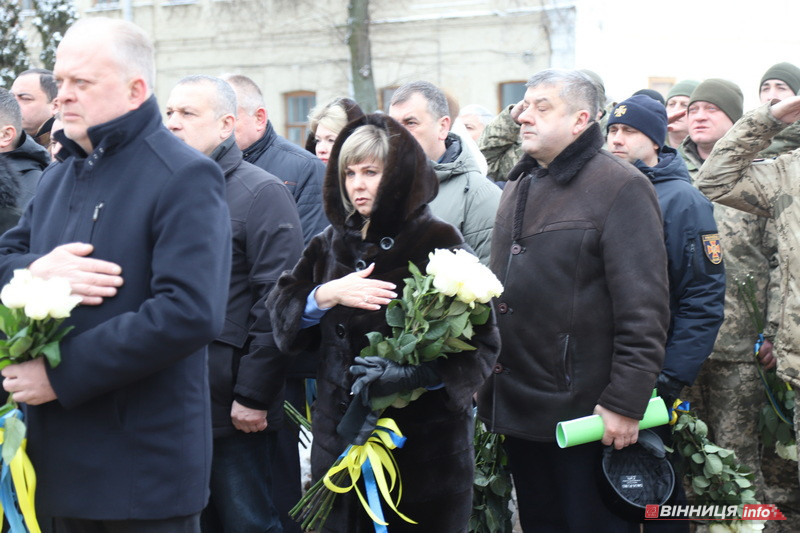 Пам’ять Героїв Небесної Сотні вшанували у Вінниці - фото 41