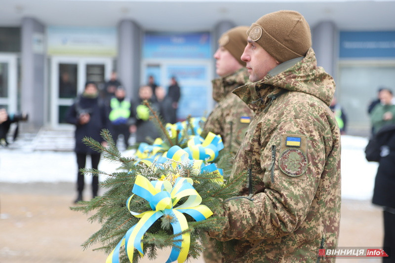 Пам’ять Героїв Небесної Сотні вшанували у Вінниці - фото 46