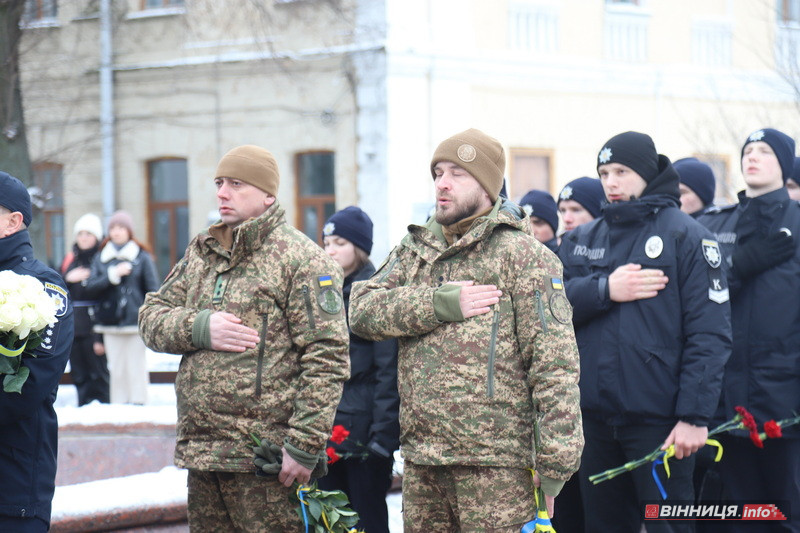 Пам’ять Героїв Небесної Сотні вшанували у Вінниці - фото 14